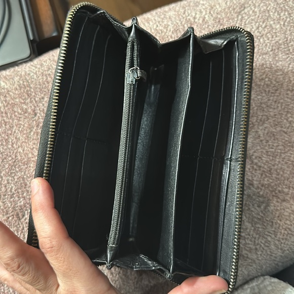 Gucci black wallet.  Gently used.  In GREAT condition.  Zippers work.  Black! - Picture 5 of 7